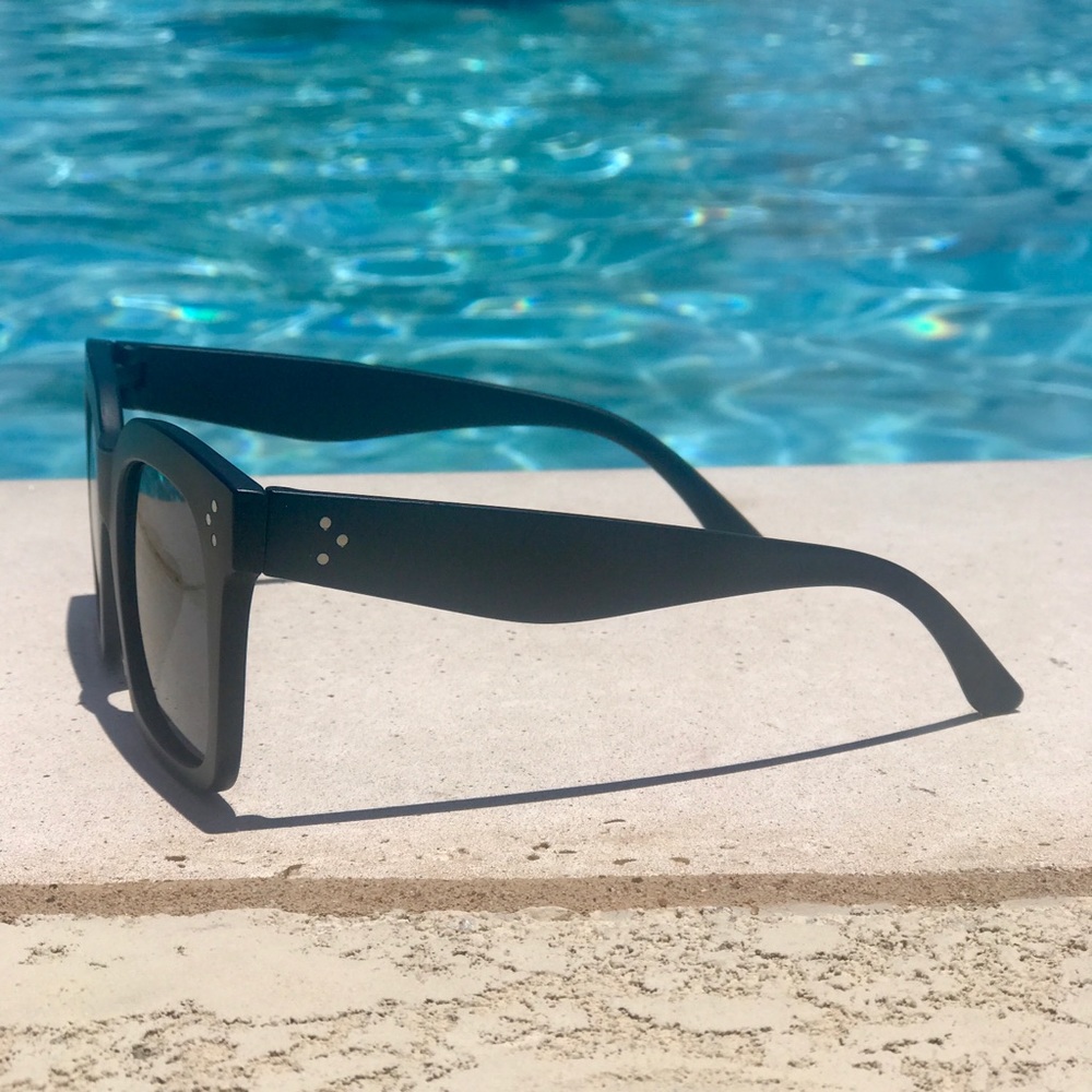 Oversized Matte Black Sunglasses - Picture 3 of 3